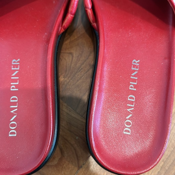 Donald Pliner slides with animal print. - Picture 2 of 8